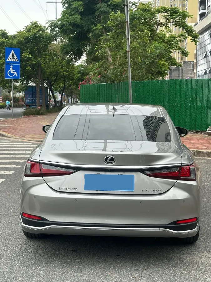 2022 Lexus ES 2.0L 173HP L4 CVT,autocango,china used car exporter,china ev exporter,chinese used car exporter,chinese used ev exporter