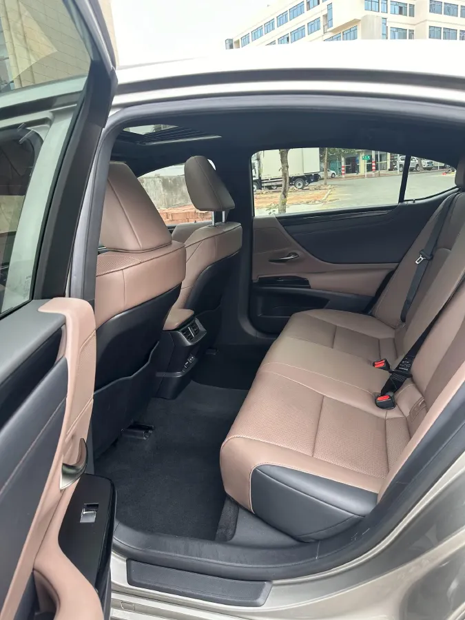 2022 Lexus ES 2.0L 173HP L4 CVT,autocango,china used car exporter,china ev exporter,chinese used car exporter,chinese used ev exporter