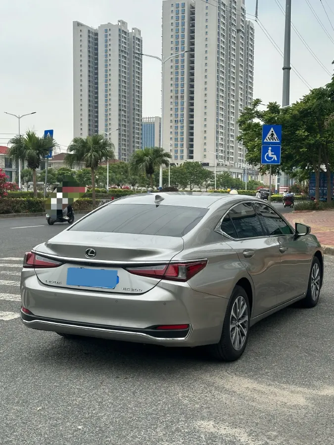 2022 Lexus ES 2.0L 173HP L4 CVT,autocango,china used car exporter,china ev exporter,chinese used car exporter,chinese used ev exporter