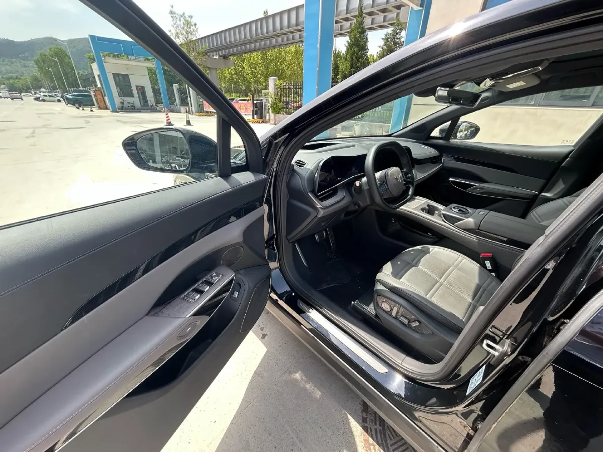 2025 HongQi TianGong 08 BEV 111KWH,autocango,china used car exporter,china ev exporter,chinese used car exporter,chinese used ev exporter