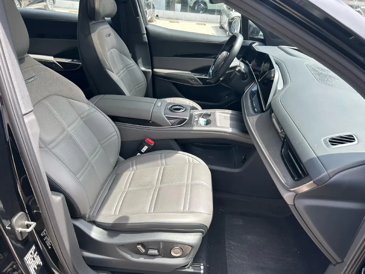 2025 HongQi TianGong 08 BEV 111KWH,autocango,china used car exporter,china ev exporter,chinese used car exporter,chinese used ev exporter