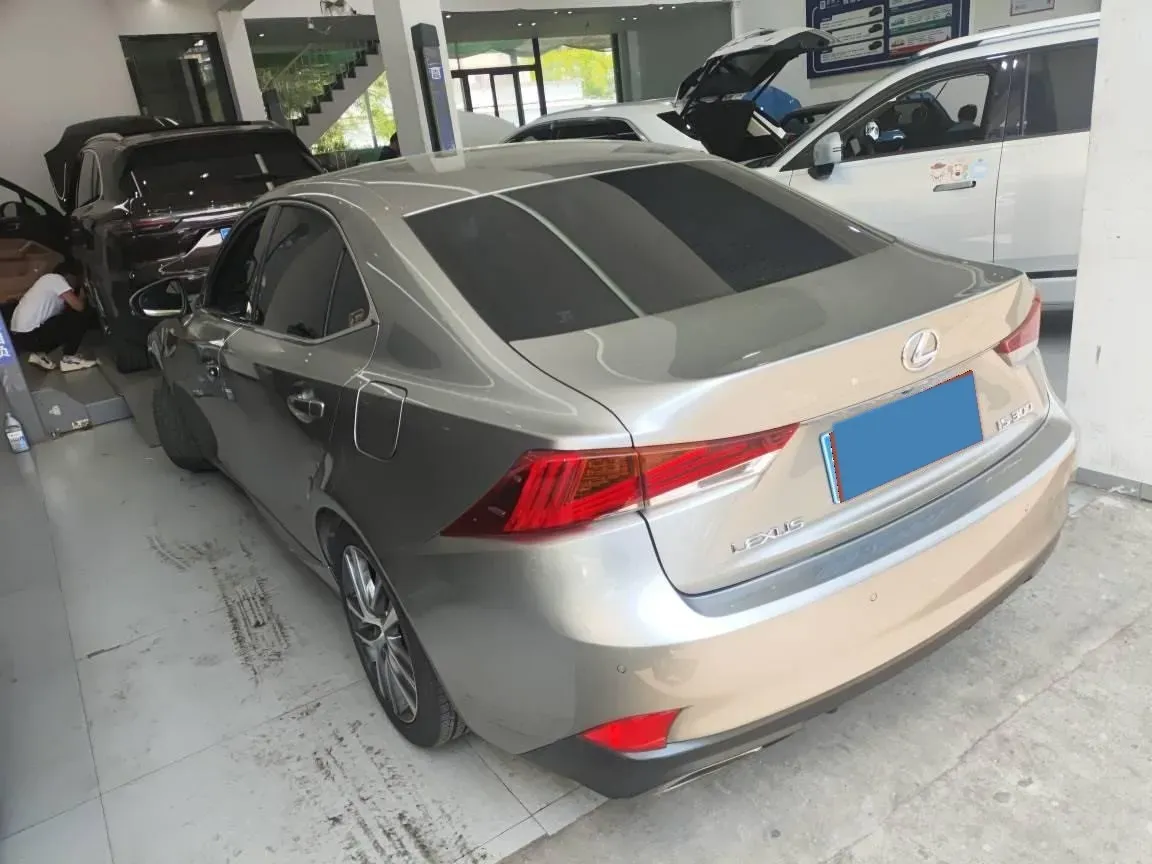 2017 Lexus IS 2.0T 245HP L4 8AT,autocango,china used car exporter,china ev exporter,chinese used car exporter,chinese used ev exporter