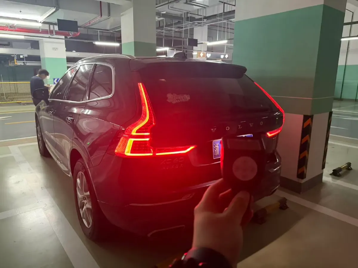 2021 Volvo XC60 2.0T 250HP L4 8AT,autocango,china used car exporter,china ev exporter,chinese used car exporter,chinese used ev exporter