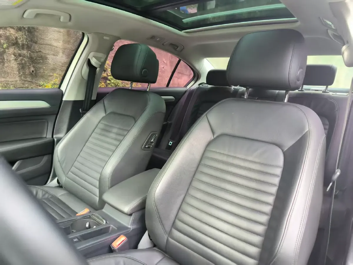 2018 Volkswagen Magotan 1.8T 180HP L4 7DCT,autocango,china used car exporter,china ev exporter,chinese used car exporter,chinese used ev exporter