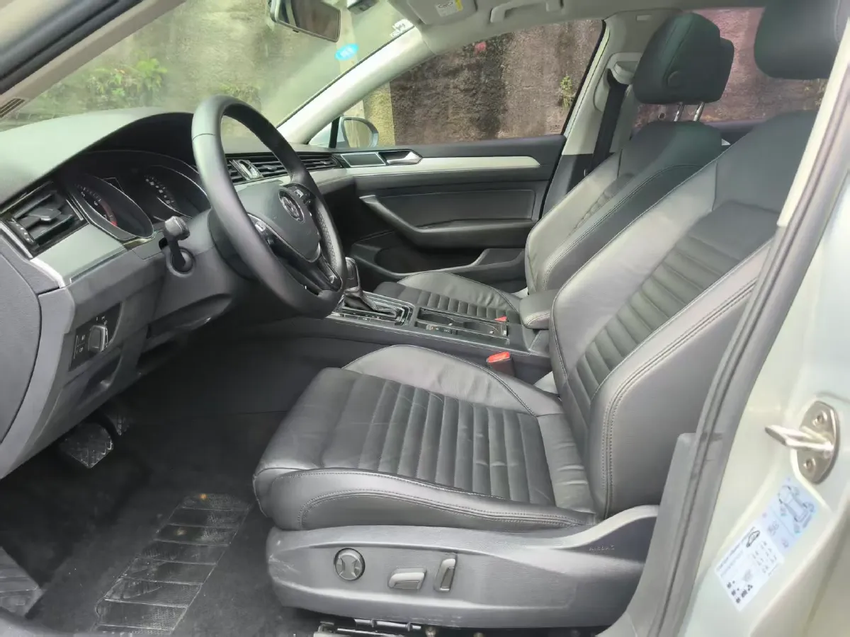 2018 Volkswagen Magotan 1.8T 180HP L4 7DCT,autocango,china used car exporter,china ev exporter,chinese used car exporter,chinese used ev exporter