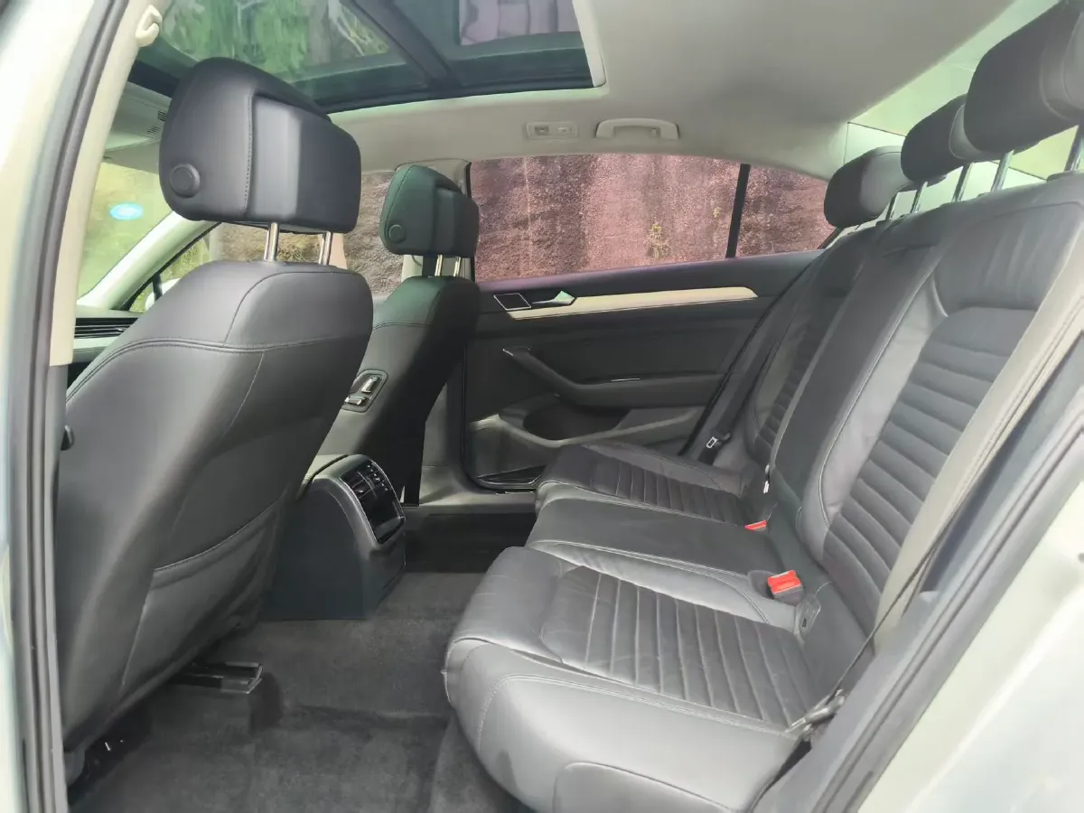 2018 Volkswagen Magotan 1.8T 180HP L4 7DCT,autocango,china used car exporter,china ev exporter,chinese used car exporter,chinese used ev exporter