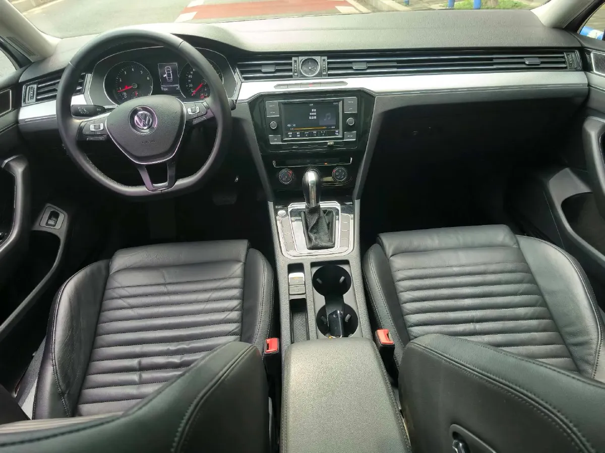 2018 Volkswagen Magotan 1.8T 180HP L4 7DCT,autocango,china used car exporter,china ev exporter,chinese used car exporter,chinese used ev exporter