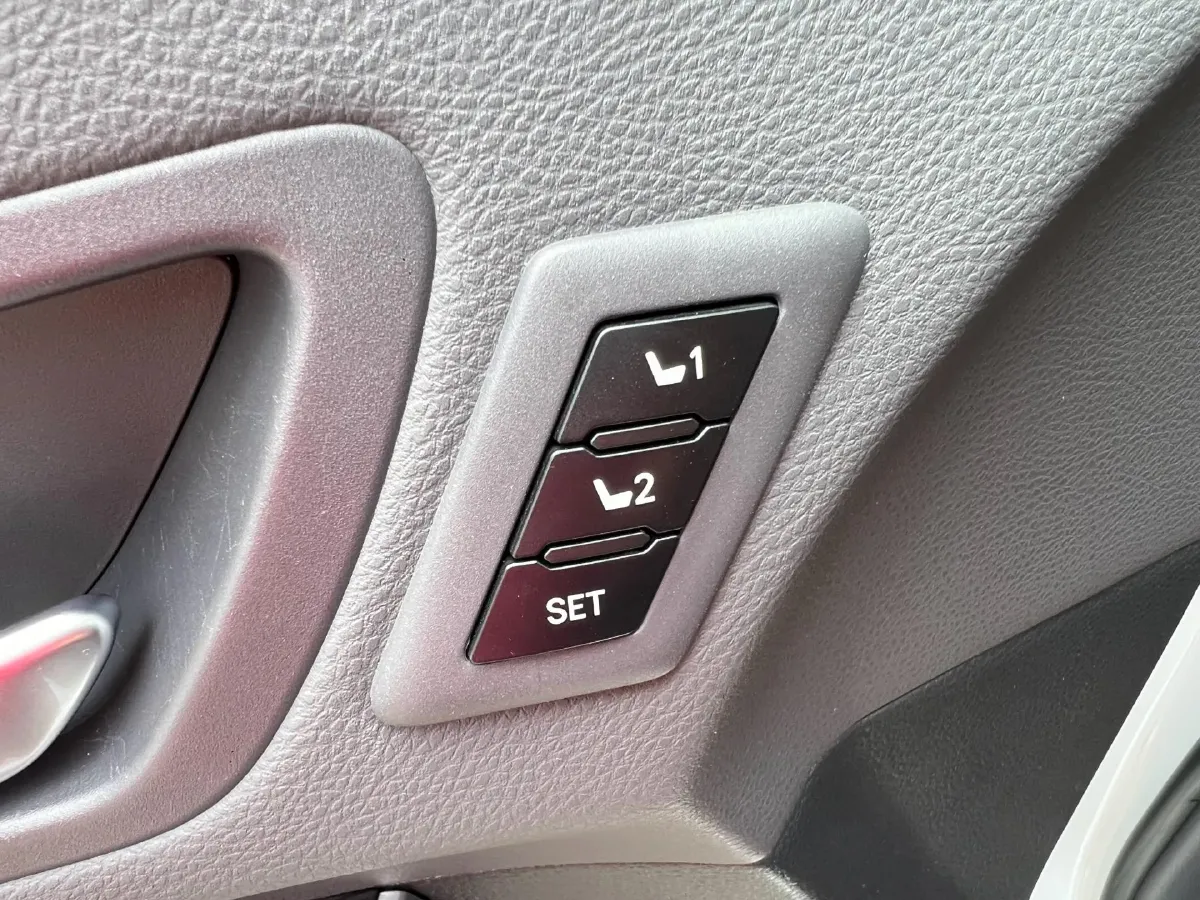 2023 Toyota Sienna 2.5L 189HP L4 E-CVT Hybrid,autocango,china used car exporter,china ev exporter,chinese used car exporter,chinese used ev exporter