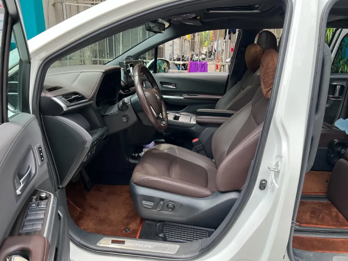 2023 Toyota Sienna 2.5L 189HP L4 E-CVT Hybrid,autocango,china used car exporter,china ev exporter,chinese used car exporter,chinese used ev exporter