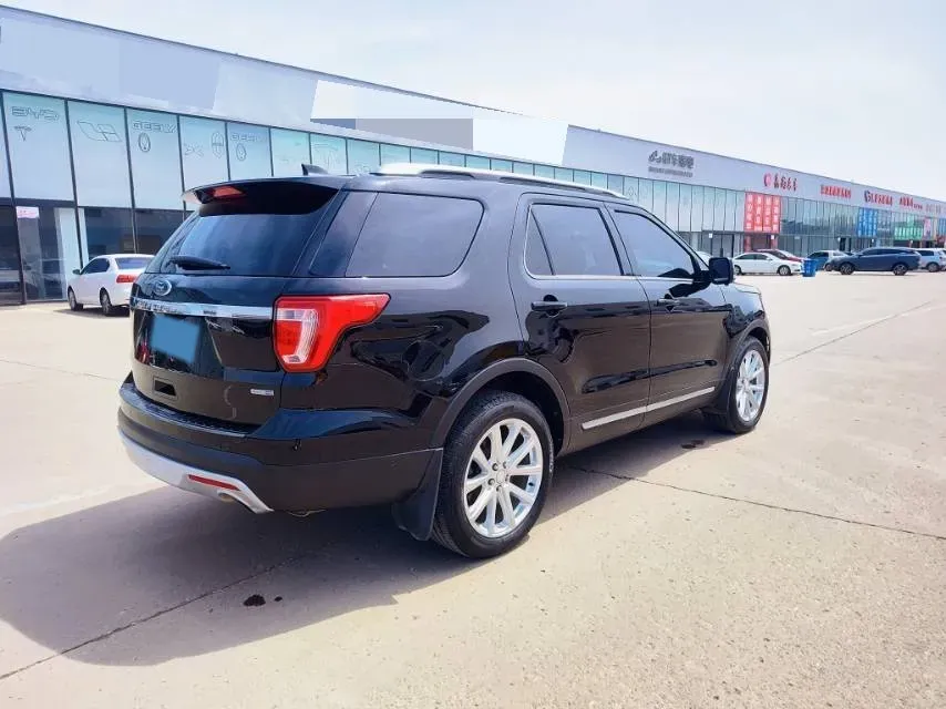 2017 Alfa Romeo Giulia 2.0T 280HP L4 8AT,autocango,china used car exporter,china ev exporter,chinese used car exporter,chinese used ev exporter