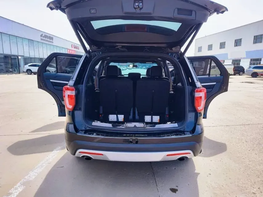 2017 Alfa Romeo Giulia 2.0T 280HP L4 8AT,autocango,china used car exporter,china ev exporter,chinese used car exporter,chinese used ev exporter