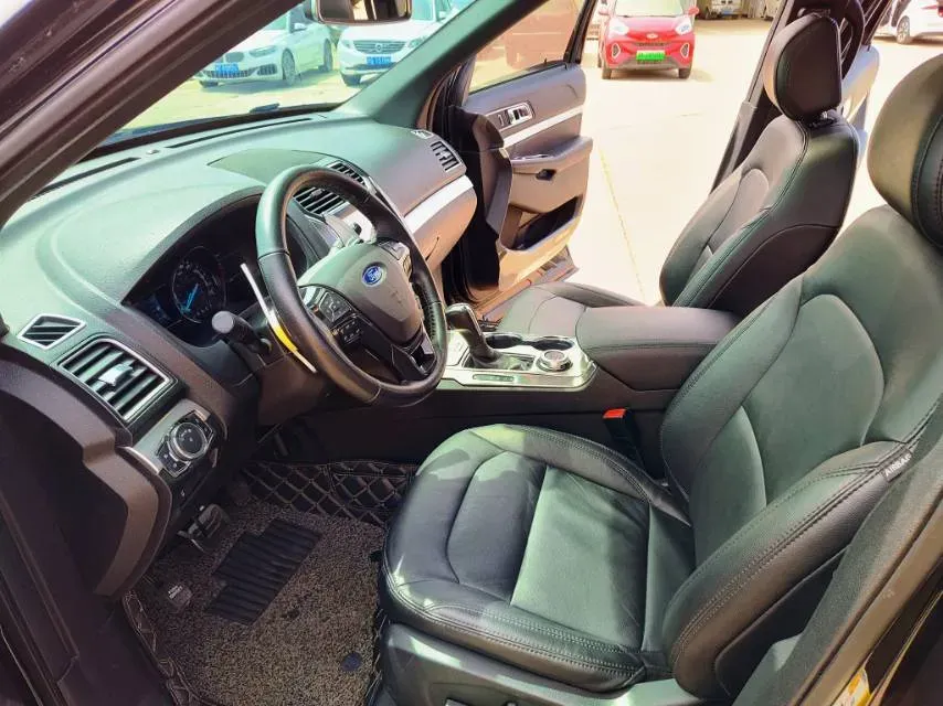 2017 Alfa Romeo Giulia 2.0T 280HP L4 8AT,autocango,china used car exporter,china ev exporter,chinese used car exporter,chinese used ev exporter