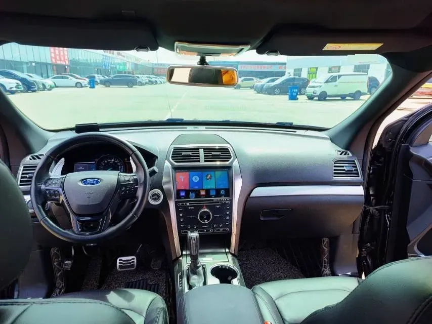 2017 Alfa Romeo Giulia 2.0T 280HP L4 8AT,autocango,china used car exporter,china ev exporter,chinese used car exporter,chinese used ev exporter