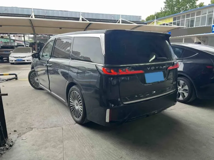 2025 Voyah Dream 1.5T 150HP L4 PHEV 41.7KWH,autocango,china used car exporter,china ev exporter,chinese used car exporter,chinese used ev exporter