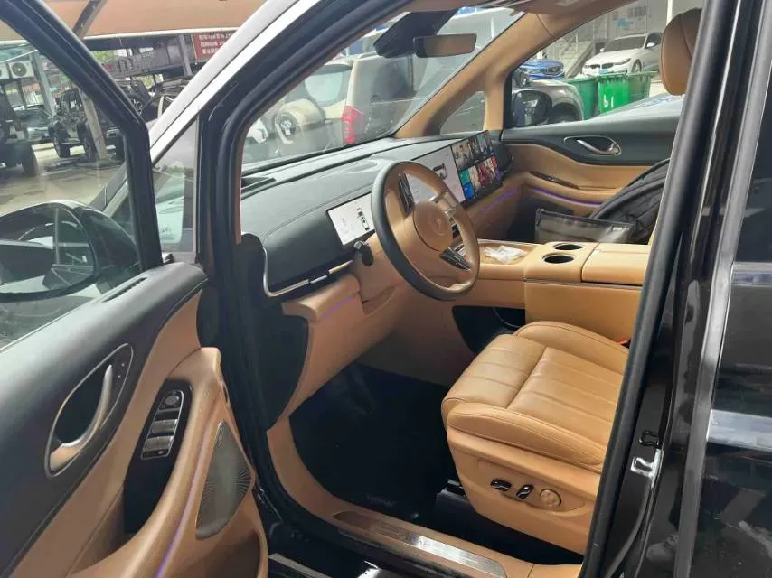 2025 Voyah Dream 1.5T 150HP L4 PHEV 41.7KWH,autocango,china used car exporter,china ev exporter,chinese used car exporter,chinese used ev exporter