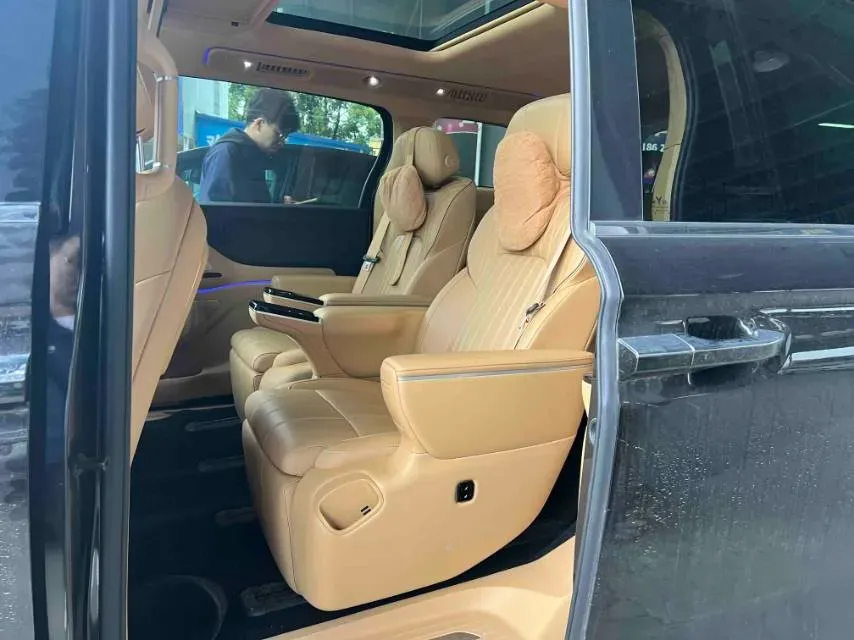 2025 Voyah Dream 1.5T 150HP L4 PHEV 41.7KWH,autocango,china used car exporter,china ev exporter,chinese used car exporter,chinese used ev exporter