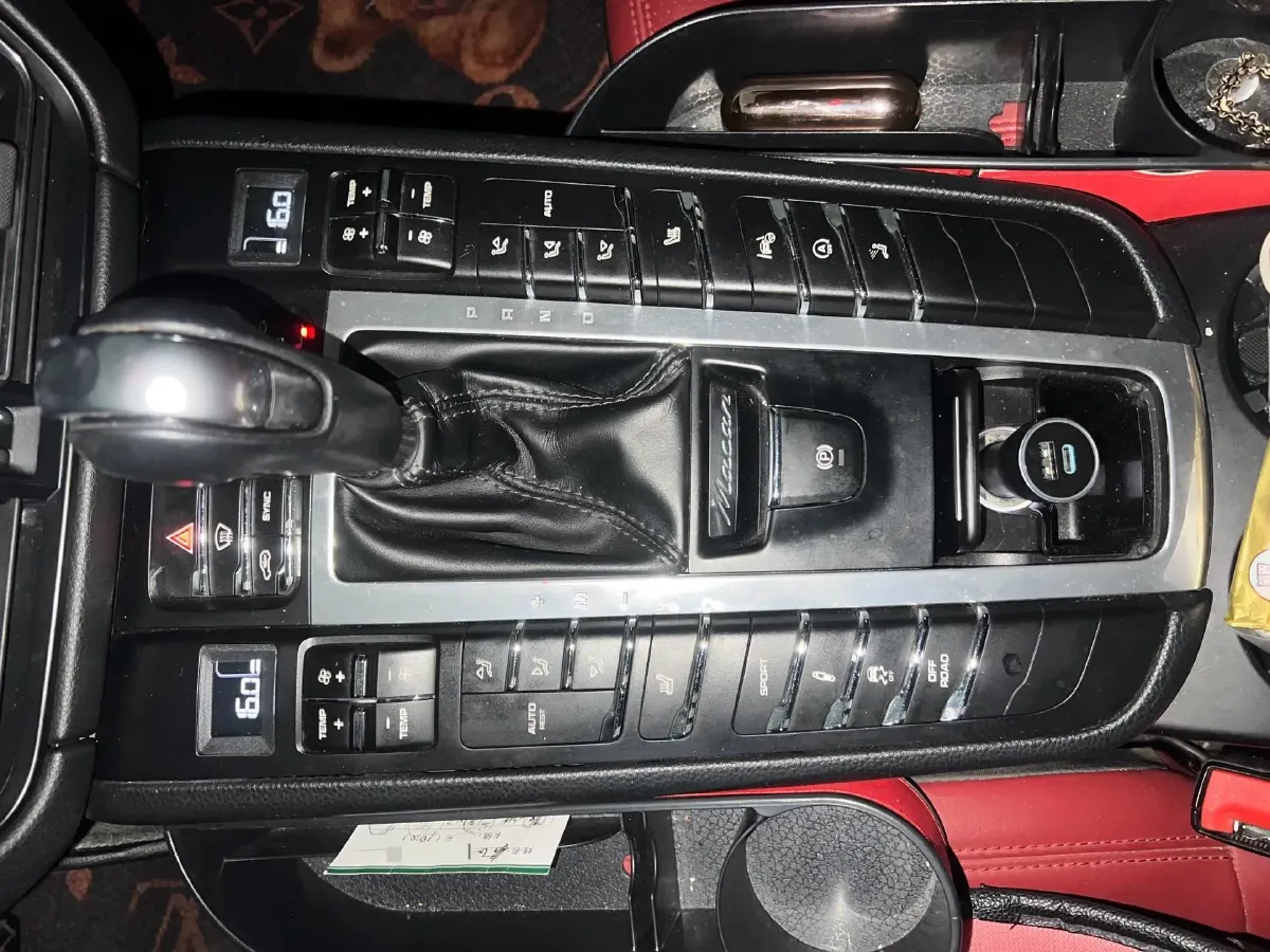 2018 Porsche Macan 2.0T 252HP L4 7DCT,autocango,china used car exporter,china ev exporter,chinese used car exporter,chinese used ev exporter