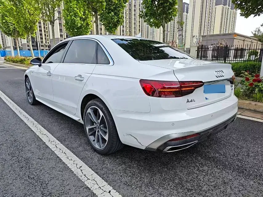 2022 Audi A4L 2.0T 190HP L4 7DCT,autocango,china used car exporter,china ev exporter,chinese used car exporter,chinese used ev exporter