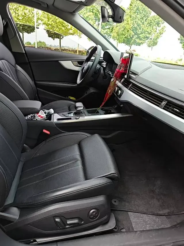 2022 Audi A4L 2.0T 190HP L4 7DCT,autocango,china used car exporter,china ev exporter,chinese used car exporter,chinese used ev exporter