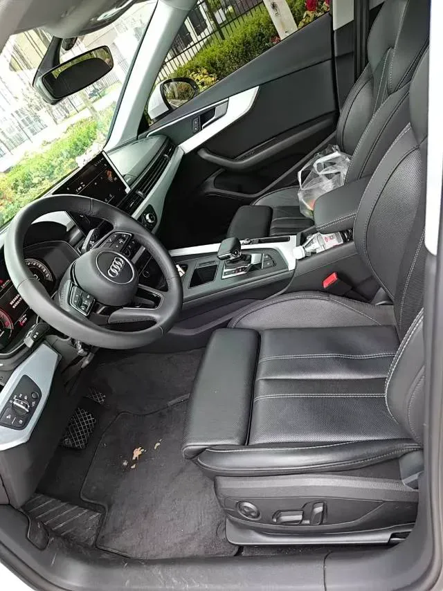 2022 Audi A4L 2.0T 190HP L4 7DCT,autocango,china used car exporter,china ev exporter,chinese used car exporter,chinese used ev exporter