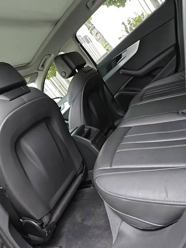 2022 Audi A4L 2.0T 190HP L4 7DCT,autocango,china used car exporter,china ev exporter,chinese used car exporter,chinese used ev exporter