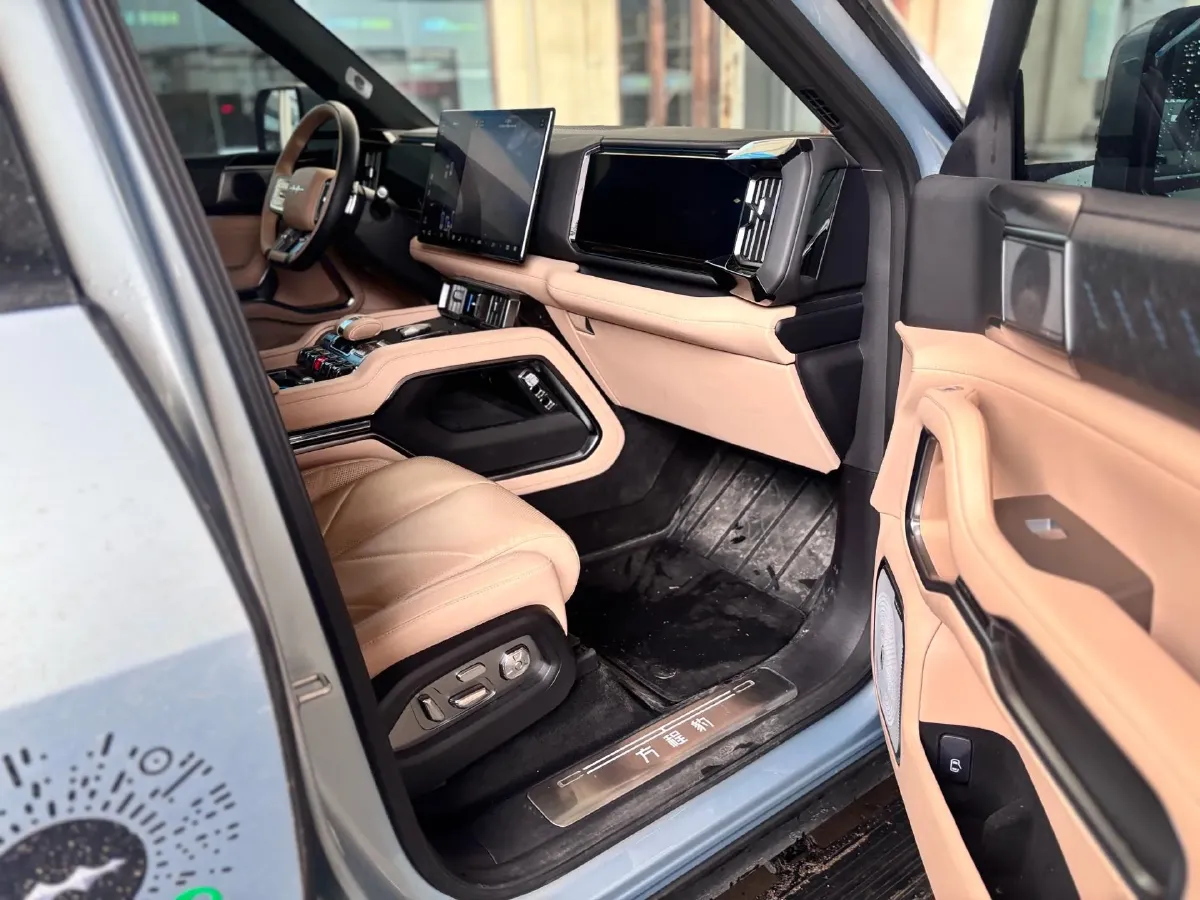 2025 FangChengBao Bao 8 2.0T 245HP L4 E-CVT PHEV 36.8KWH,autocango,china used car exporter,china ev exporter,chinese used car exporter,chinese used ev exporter