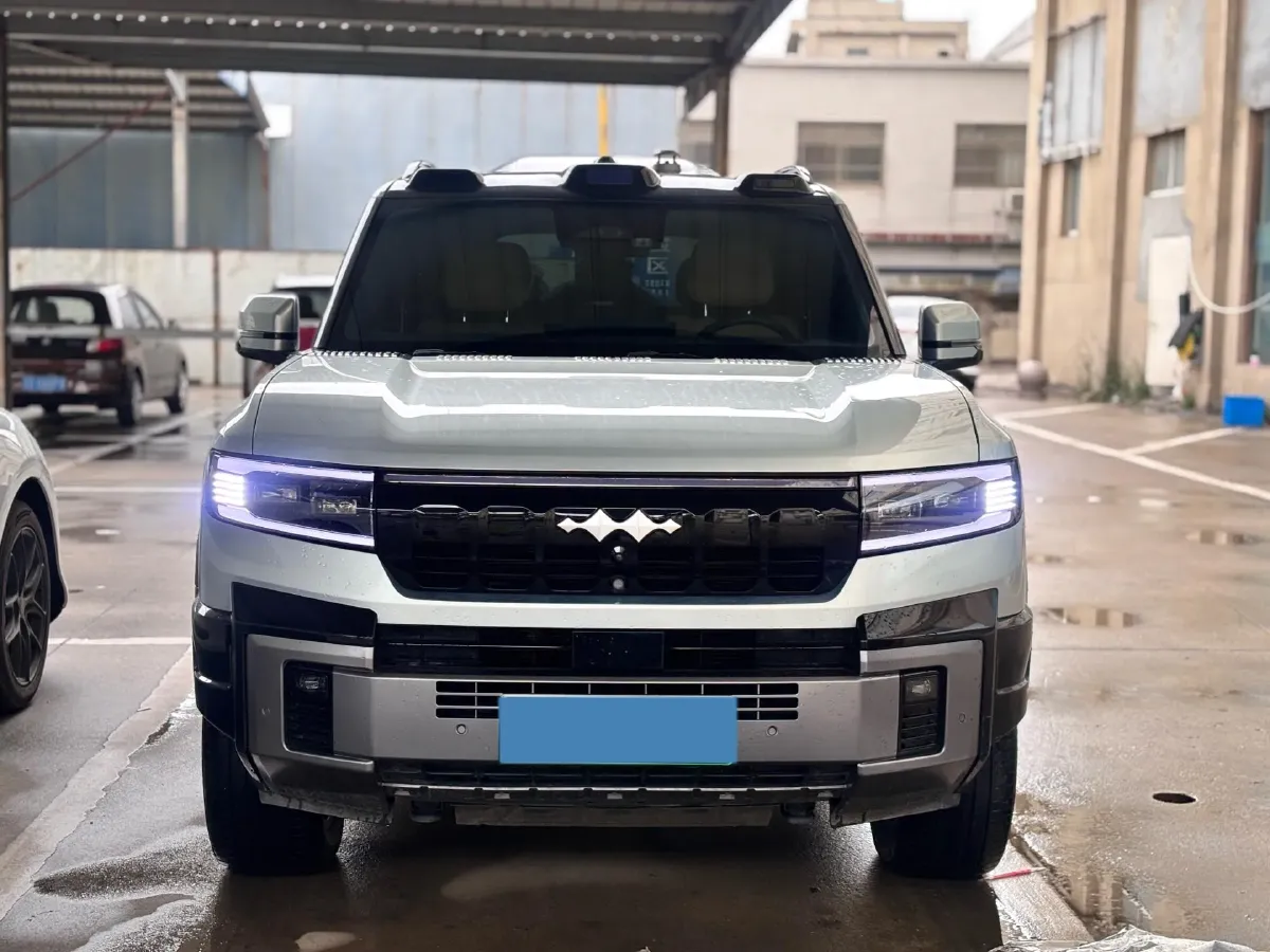2025 FangChengBao Bao 8 2.0T 245HP L4 E-CVT PHEV 36.8KWH,autocango,china used car exporter,china ev exporter,chinese used car exporter,chinese used ev exporter
