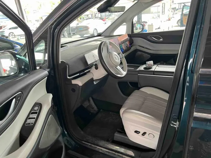 2025 Voyah Dream 1.5T 150HP L4 PHEV 41.7KWH,autocango,china used car exporter,china ev exporter,chinese used car exporter,chinese used ev exporter