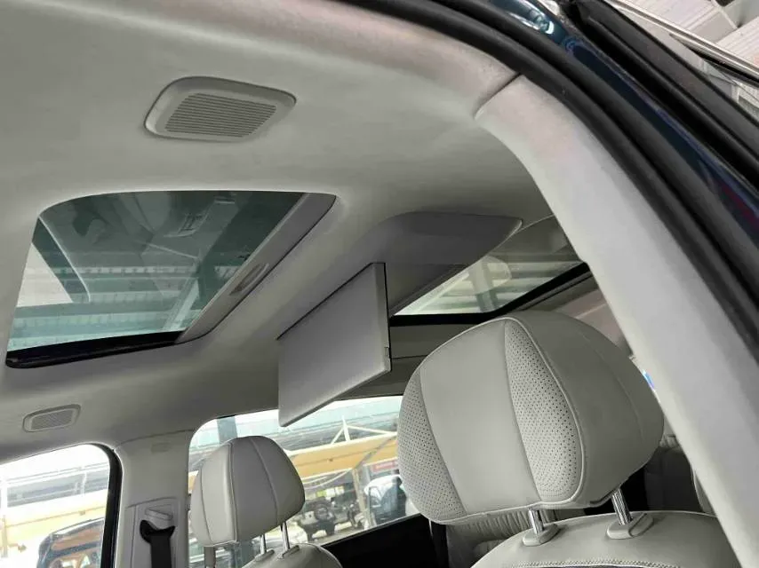 2025 Voyah Dream 1.5T 150HP L4 PHEV 41.7KWH,autocango,china used car exporter,china ev exporter,chinese used car exporter,chinese used ev exporter