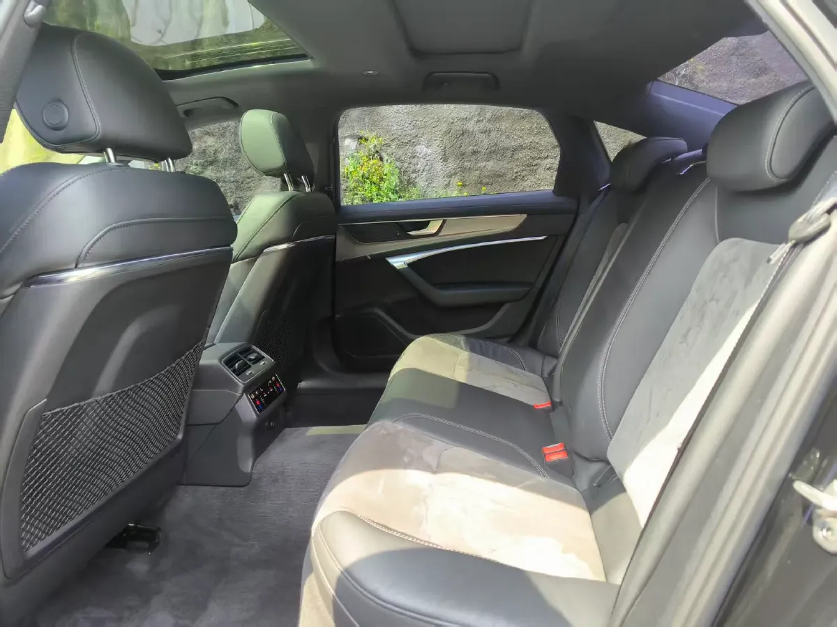 2021 Audi A6L 2.0T 224HP L4 7DCT,autocango,china used car exporter,china ev exporter,chinese used car exporter,chinese used ev exporter