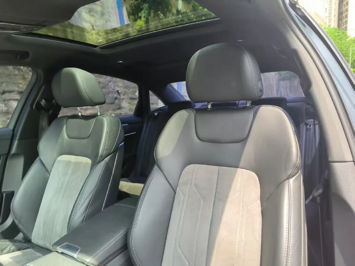 2021 Audi A6L 2.0T 224HP L4 7DCT,autocango,china used car exporter,china ev exporter,chinese used car exporter,chinese used ev exporter