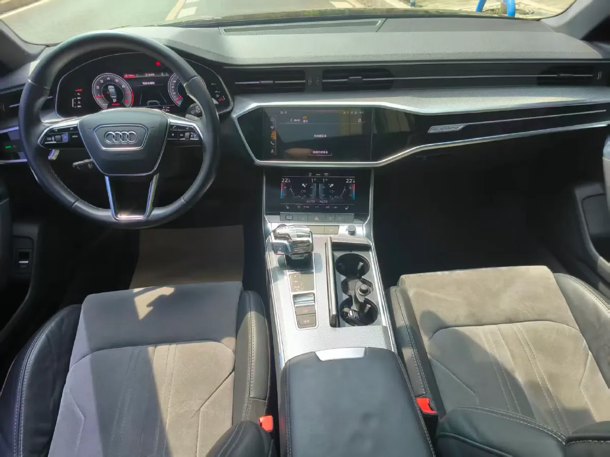 2021 Audi A6L 2.0T 224HP L4 7DCT,autocango,china used car exporter,china ev exporter,chinese used car exporter,chinese used ev exporter