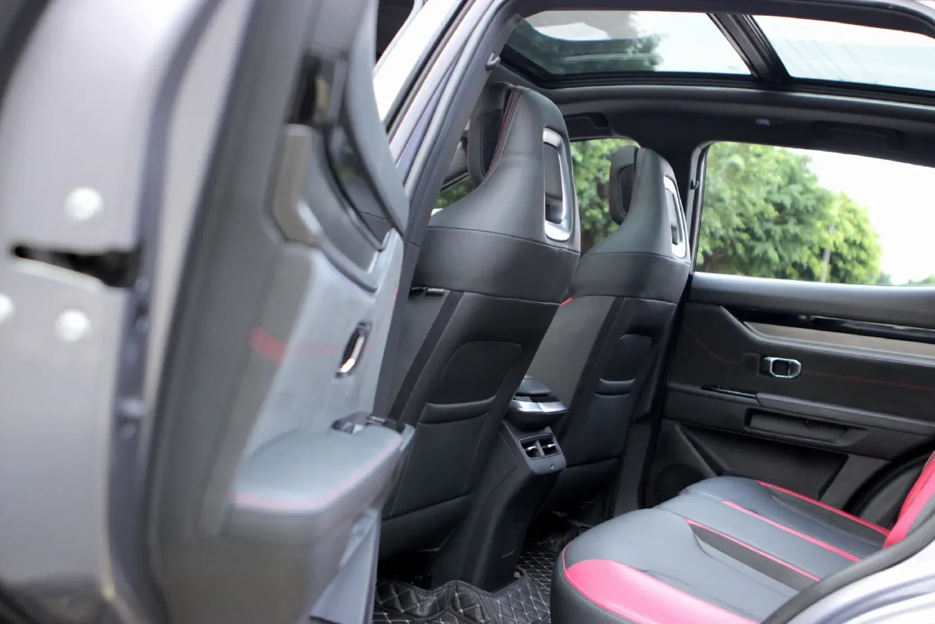 2022 Jetour DASHING 1.6T 197HP L4 7DCT,autocango,china used car exporter,china ev exporter,chinese used car exporter,chinese used ev exporter