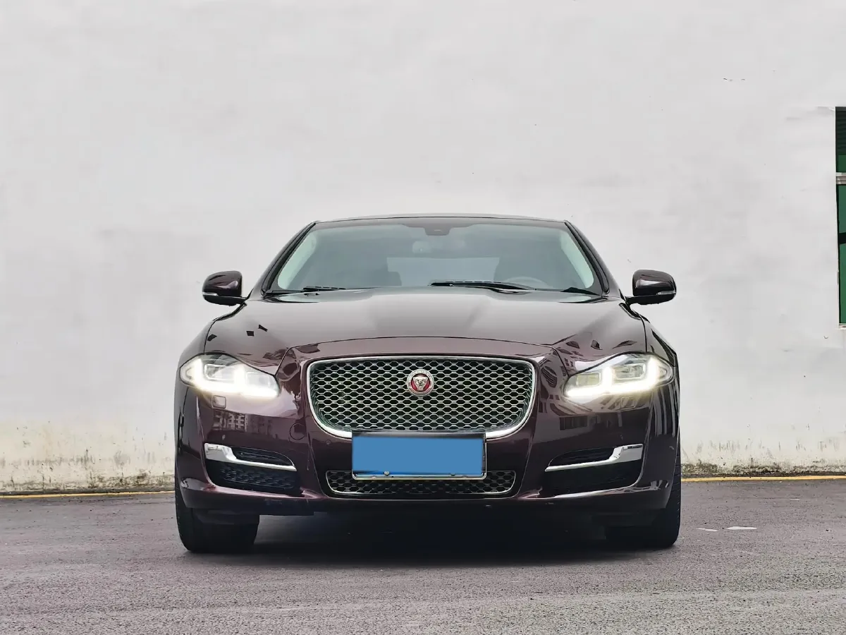 2016 Jaguar XJ 2.0T 240HP L4 8AT,autocango,china used car exporter,china ev exporter,chinese used car exporter,chinese used ev exporter
