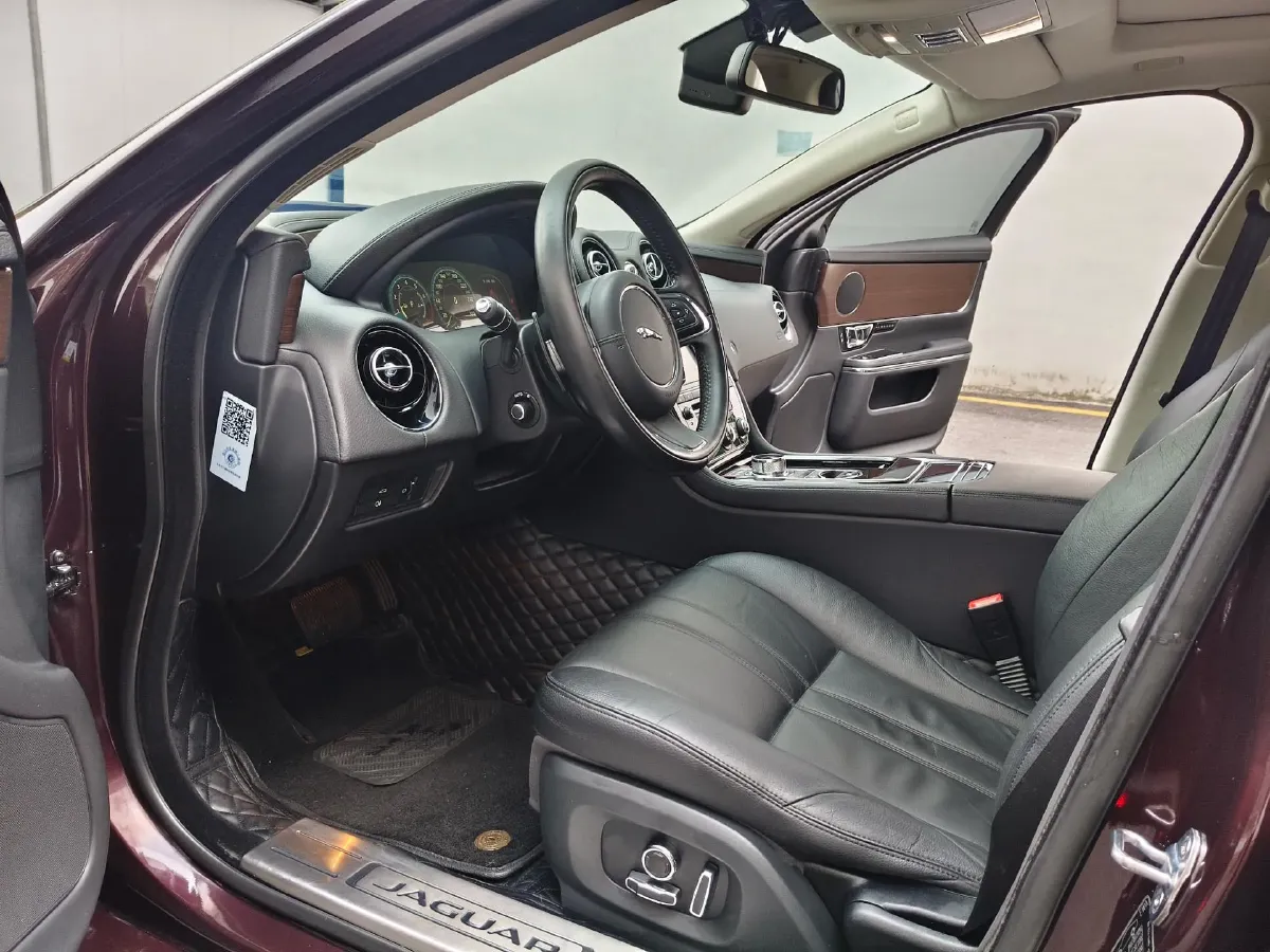 2016 Jaguar XJ 2.0T 240HP L4 8AT,autocango,china used car exporter,china ev exporter,chinese used car exporter,chinese used ev exporter