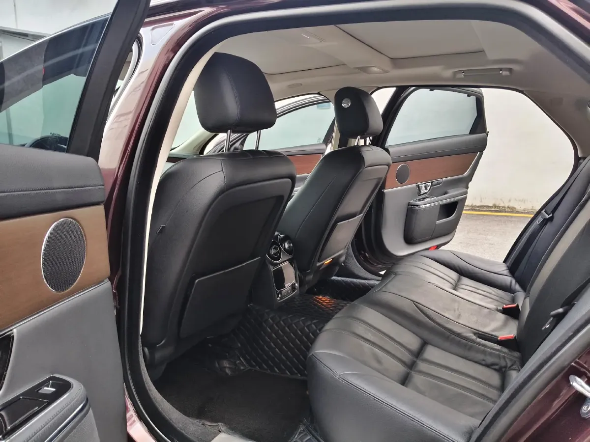 2016 Jaguar XJ 2.0T 240HP L4 8AT,autocango,china used car exporter,china ev exporter,chinese used car exporter,chinese used ev exporter