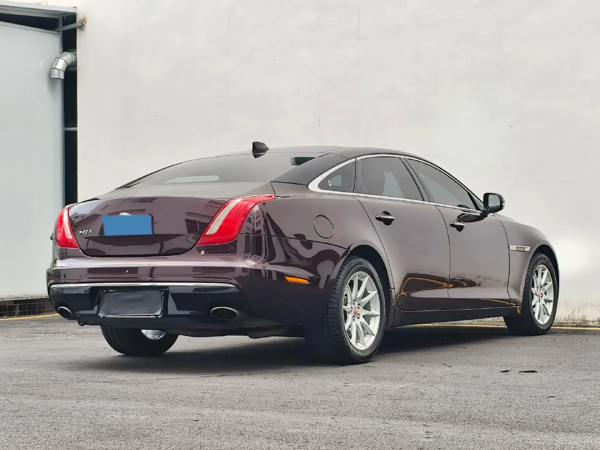 2016 Jaguar XJ 2.0T 240HP L4 8AT,autocango,china used car exporter,china ev exporter,chinese used car exporter,chinese used ev exporter