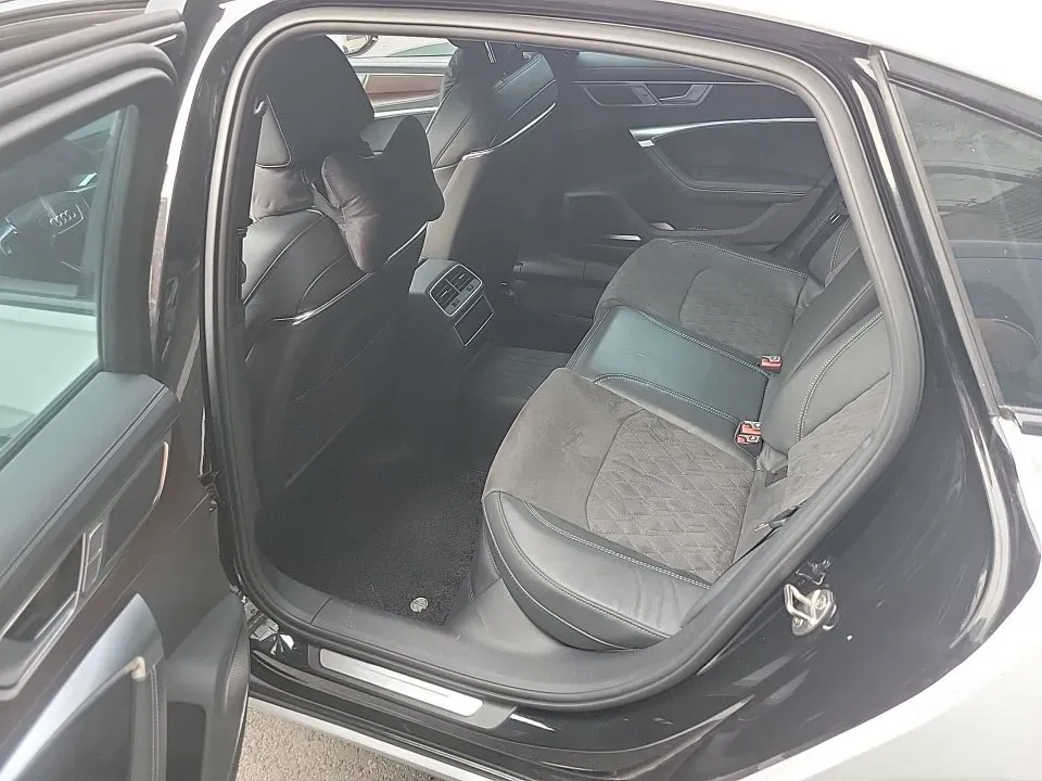 2022 Audi A6L 3.0T 340HP V6 7DCT,autocango,china used car exporter,china ev exporter,chinese used car exporter,chinese used ev exporter