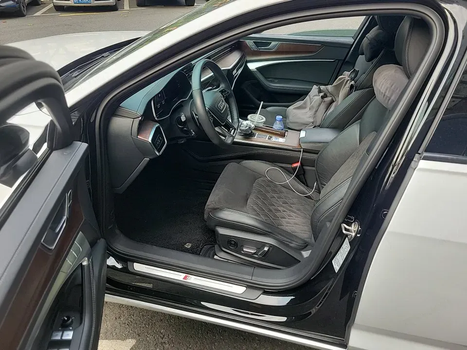 2022 Audi A6L 3.0T 340HP V6 7DCT,autocango,china used car exporter,china ev exporter,chinese used car exporter,chinese used ev exporter