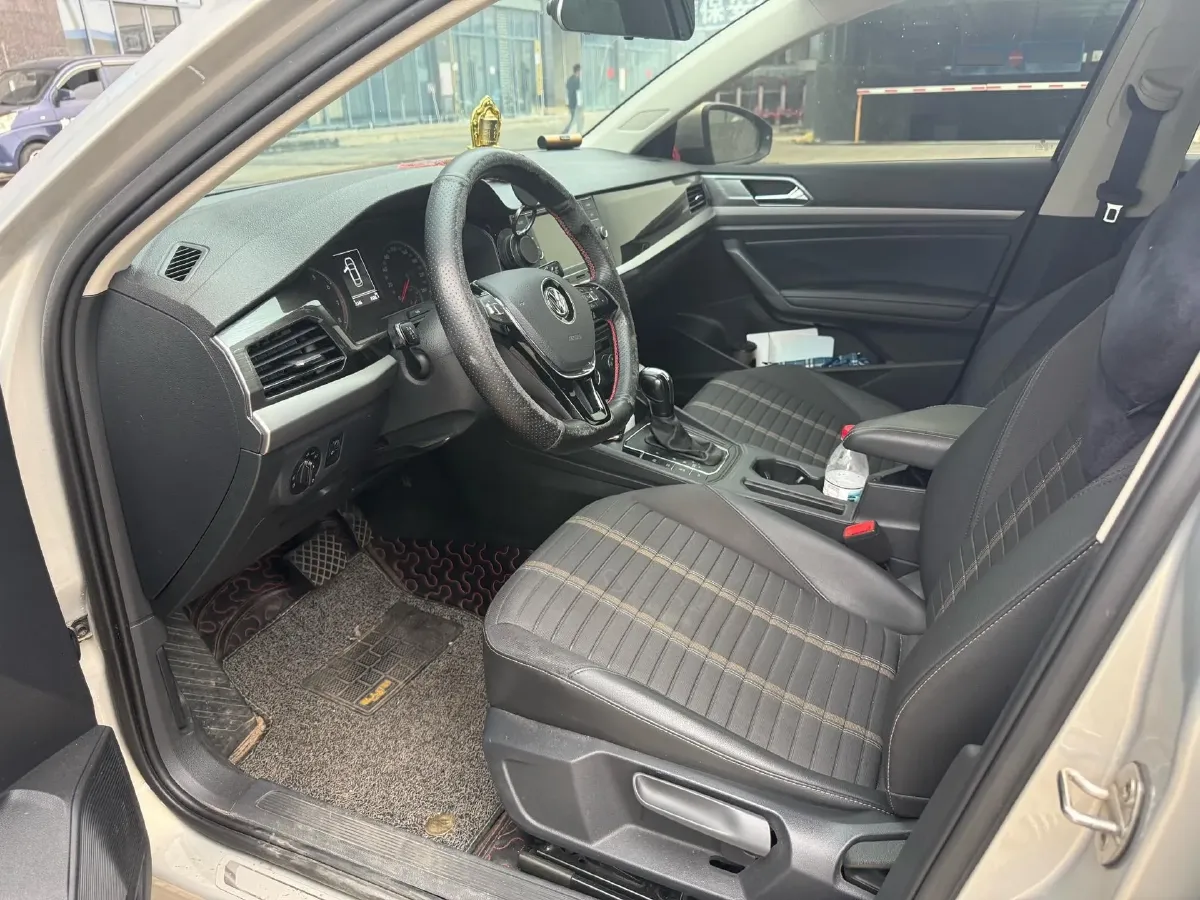 2018 Skoda Karoq 1.4T 150HP L4 7DCT,autocango,china used car exporter,china ev exporter,chinese used car exporter,chinese used ev exporter