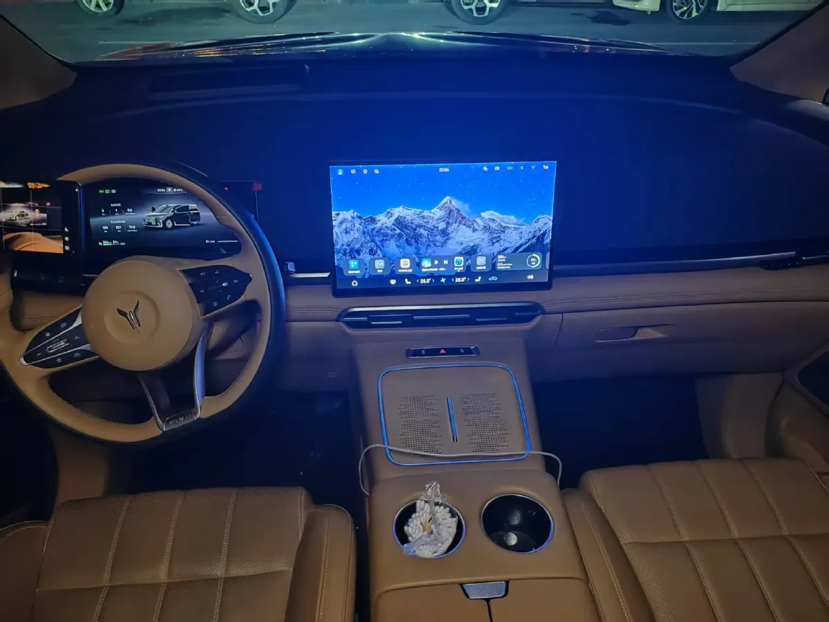 2025 Voyah Dream 1.5T 150HP L4 PHEV 41.7KWH,autocango,china used car exporter,china ev exporter,chinese used car exporter,chinese used ev exporter