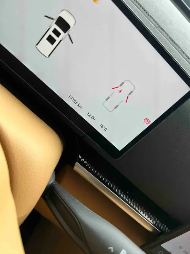 2025 Voyah Dream 1.5T 150HP L4 PHEV 41.7KWH,autocango,china used car exporter,china ev exporter,chinese used car exporter,chinese used ev exporter