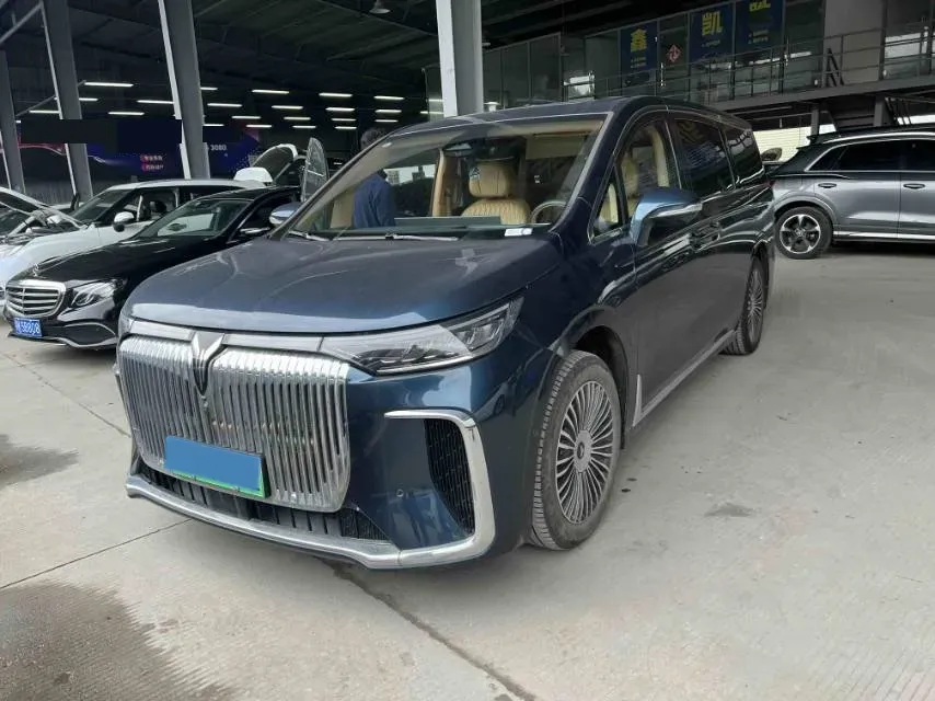 2025 Voyah Dream 1.5T 150HP L4 PHEV 41.7KWH,autocango,china used car exporter,china ev exporter,chinese used car exporter,chinese used ev exporter