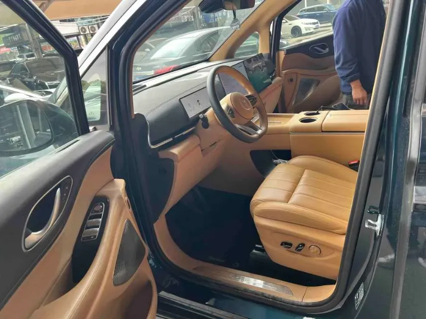 2025 Voyah Dream 1.5T 150HP L4 PHEV 41.7KWH,autocango,china used car exporter,china ev exporter,chinese used car exporter,chinese used ev exporter