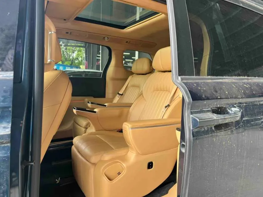 2025 Voyah Dream 1.5T 150HP L4 PHEV 41.7KWH,autocango,china used car exporter,china ev exporter,chinese used car exporter,chinese used ev exporter