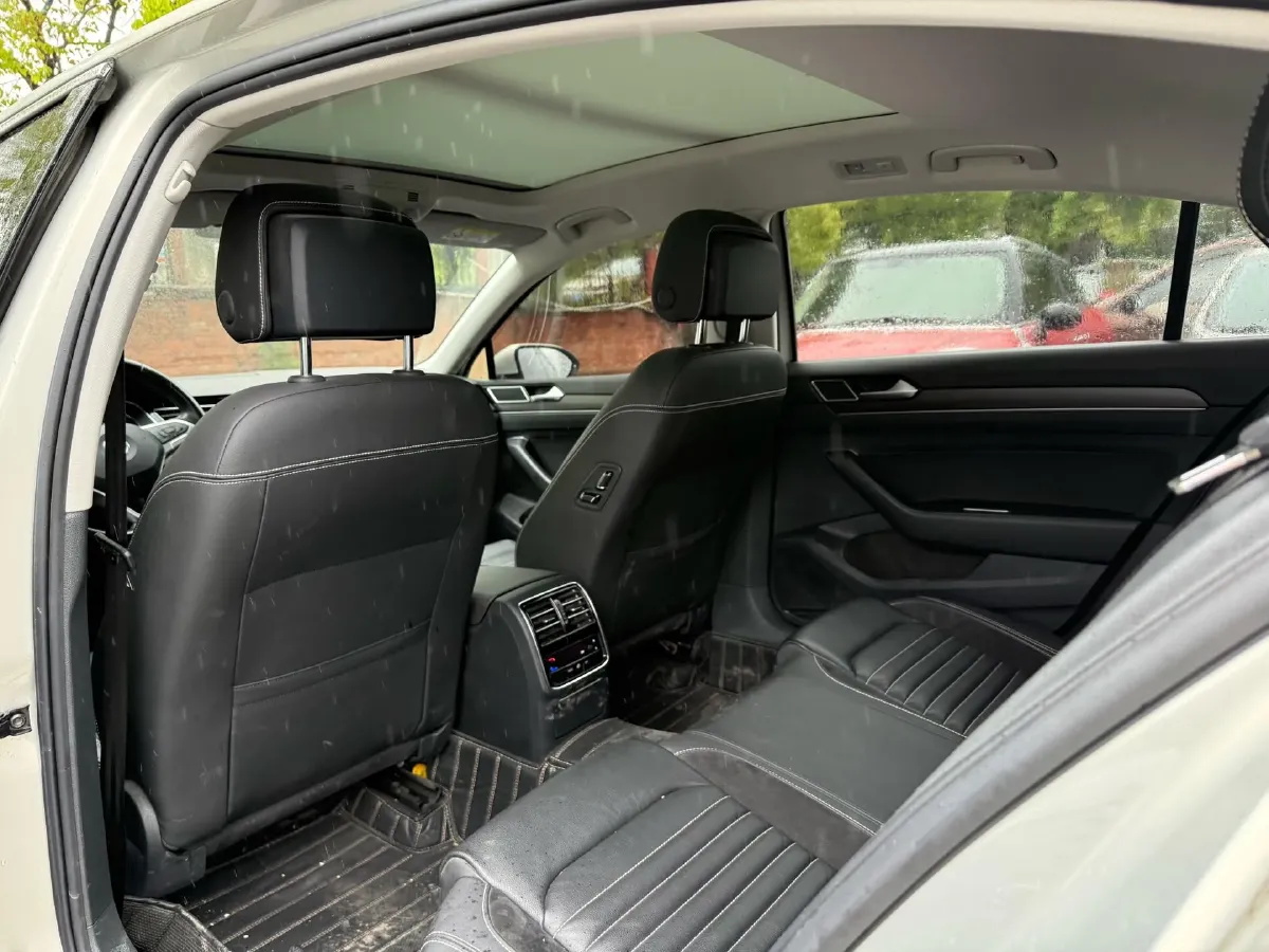 2020 Volkswagen Magotan 2.0T 186HP L4 7DCT,autocango,china used car exporter,china ev exporter,chinese used car exporter,chinese used ev exporter