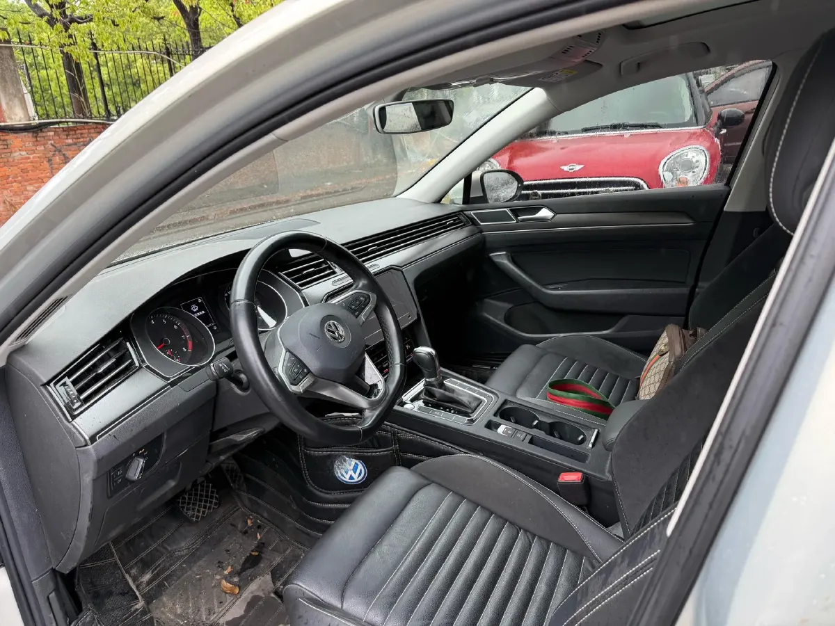 2020 Volkswagen Magotan 2.0T 186HP L4 7DCT,autocango,china used car exporter,china ev exporter,chinese used car exporter,chinese used ev exporter