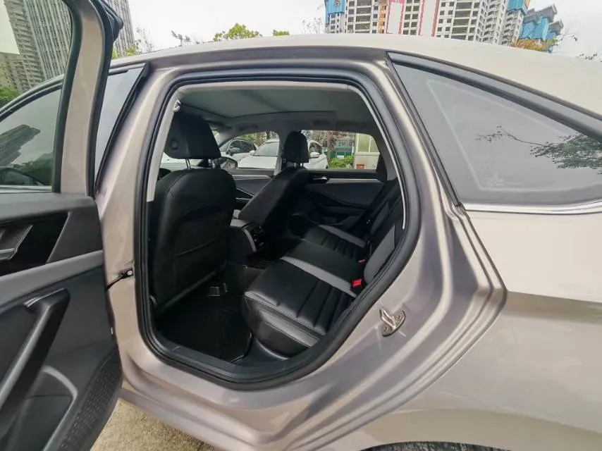 2019 Jeep Renegade 1.3T 173HP L4 7DCT,autocango,china used car exporter,china ev exporter,chinese used car exporter,chinese used ev exporter