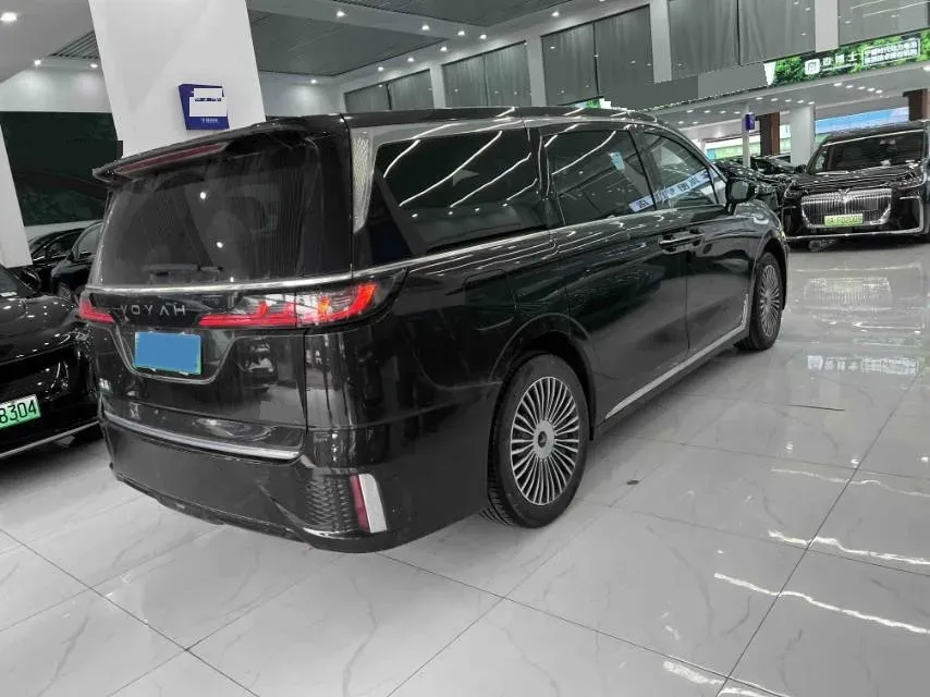 2025 Voyah Dream 1.5T 150HP L4 PHEV 41.7KWH,autocango,china used car exporter,china ev exporter,chinese used car exporter,chinese used ev exporter