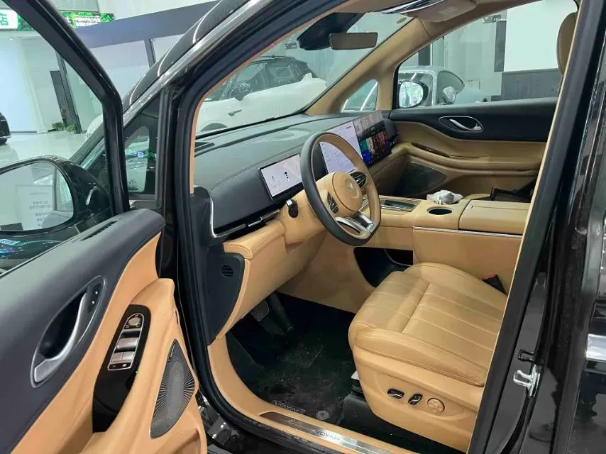 2025 Voyah Dream 1.5T 150HP L4 PHEV 41.7KWH,autocango,china used car exporter,china ev exporter,chinese used car exporter,chinese used ev exporter